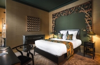 Tauchen Sie ein in ein zutiefst traditionsreiches China, wo Kobaltblau auf Jadegrün trifft. 