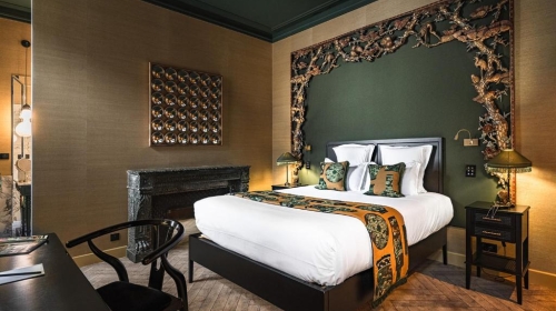 Tauchen Sie ein in ein zutiefst traditionsreiches China, wo Kobaltblau auf Jadegrün trifft. 