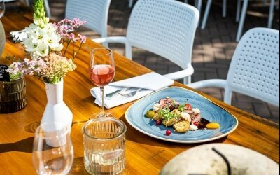 Essen auf Terrasse