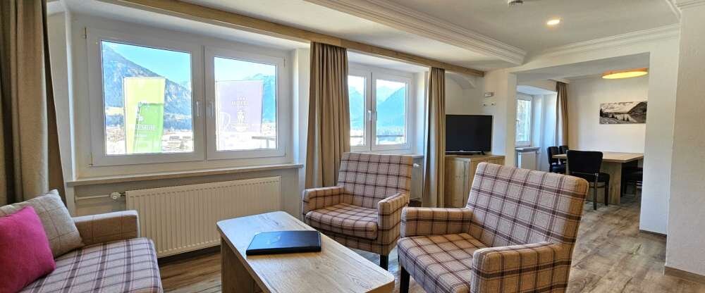 Das Familien Apartment Waldesruhe mit eigener Küche bietet mit ca. 99 m² genug Platz für 2 – 8 Personen. Den herrlichen, direkten Ausblick auf Oberstdorf, das Tal und die Bergwelt mit dem Nebelhorn kann man hier vom Ost-Süd-Panoramabalkon aus genießen. 