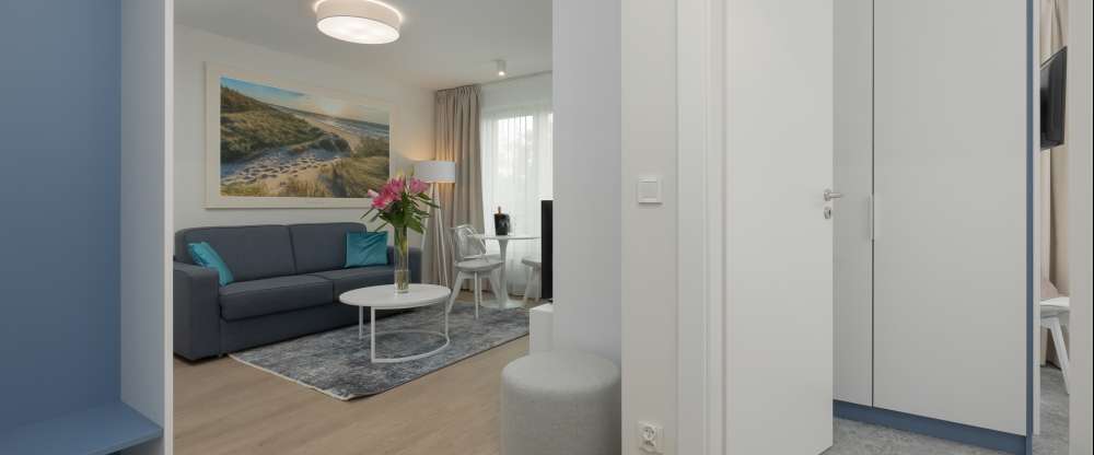 Komfortables Einzimmer-Apartment mit einer Fläche von 26 m², bestehend aus einem Wohnzimmer mit Kochnische, Bad und einem separaten Schlafbereich mit Doppelbett. Wir schätzen die Privatsphäre unserer Gäste, deshalb ist der Aufenthaltsbereich vom Schlafber