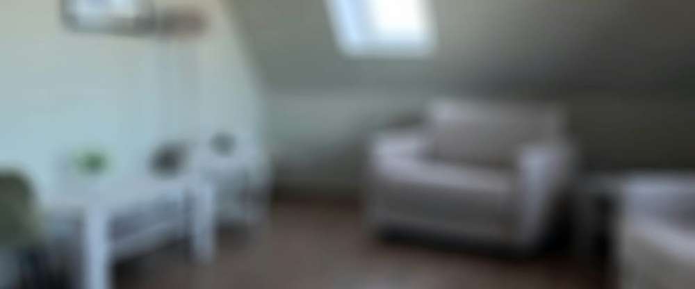 Das Familienzimmer besteht aus einem Wohn-Schlafbereich mit Esstisch und Schlafcouch sowie einem separaten Schlafzimmer. eine weitere Aufbettung ist möglich.