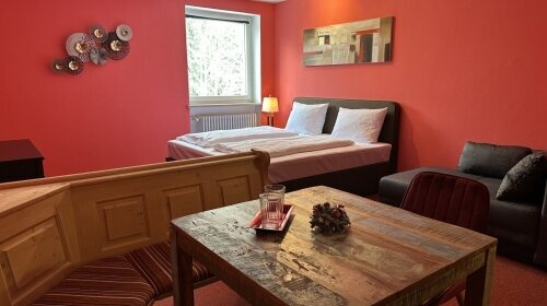 Höchster Komfort in unserer Familiensuite mit eigener Küche. Perfekt für bis zu sechs Personen (und ggf. ein Baby).