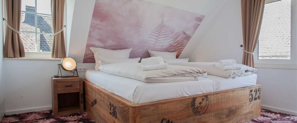 Die ruhige Lage am Rand des Bergdorfes Altastenberg verspricht eine entspannte Nachtruhe und herrliche Ausblicke in die Berg- und Dorflandschaft der Umgebung.