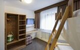 Kinderzimmer mit TV, Einzel- und Stockbett im Familien-Appartement