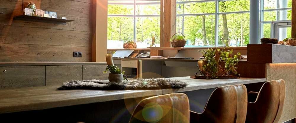 Bei unserer Gästebetreuung im Ostseehotel Midgard werden unsere Gäste beraten und bei Fragen unterstützt.