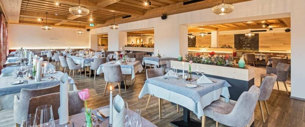 Unser Restaurant Manzana lädt Sie und Ihre Lieben zum verweilen und genießen ein.