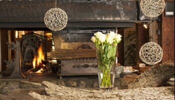 Feuer im Kaminrestaurant