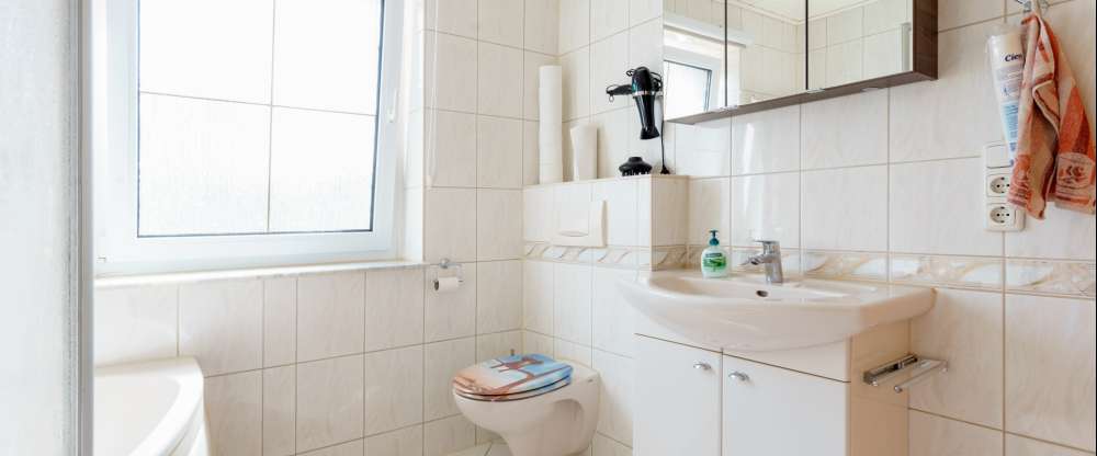 fewoarnstadt - Badezimmer