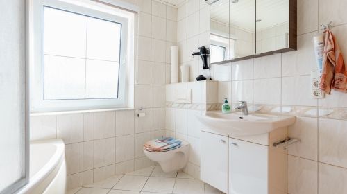 fewoarnstadt - Badezimmer