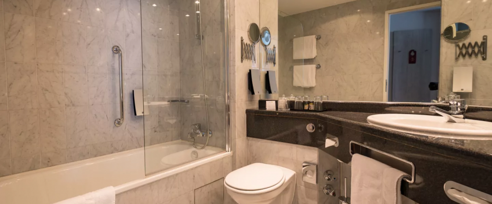 First Inn Hotel Zwickau - Badezimmer