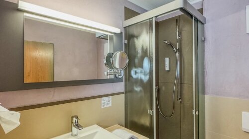 Flair Hotel Zum Schwarzen Reiter - Badezimmer