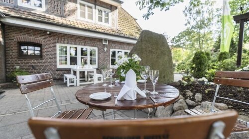 Flair Hotel zur Eiche - Terrasse und Backsteinromantik