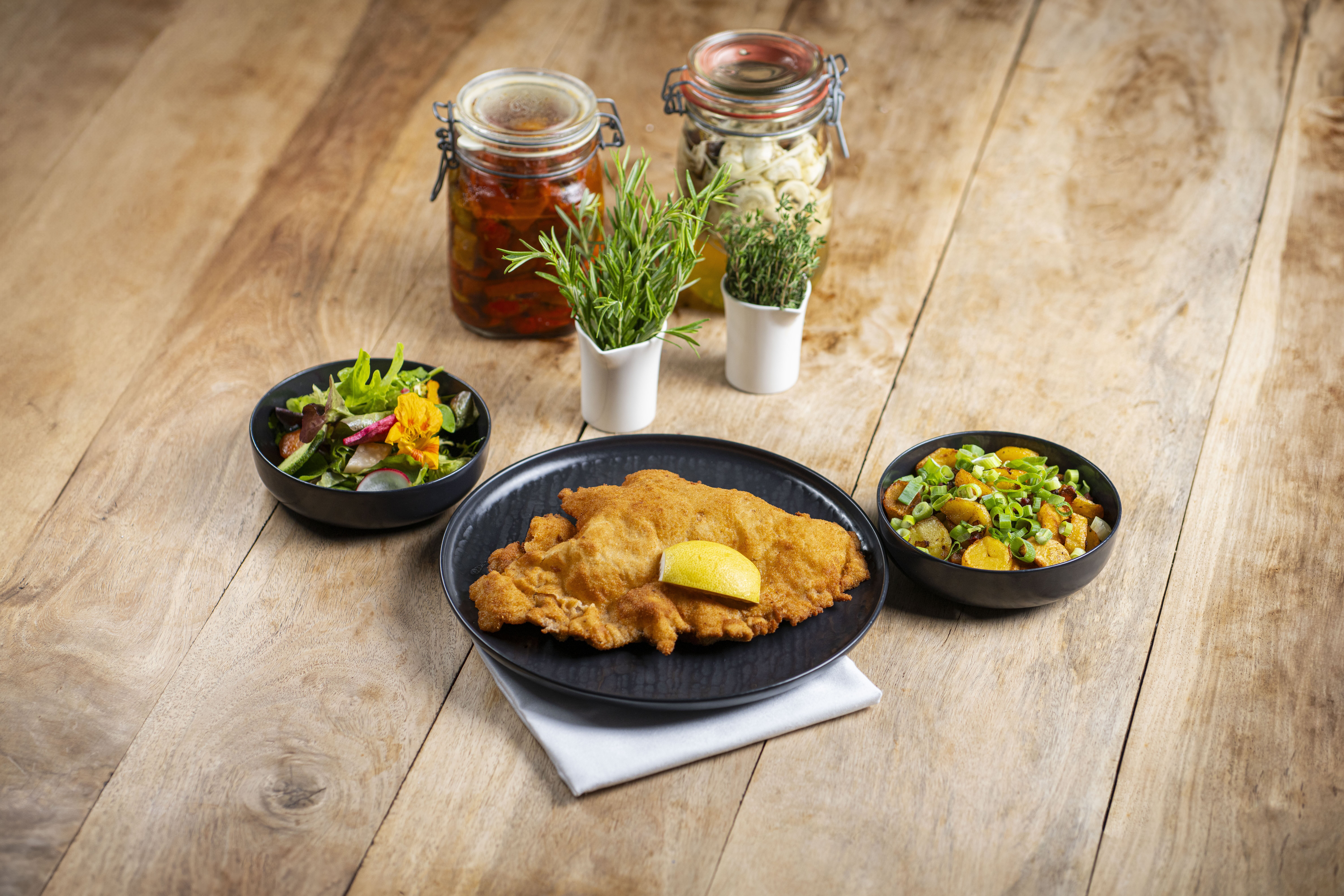 Flair Hotel zur Eiche - Wiener Schnitzel unser Klassiker im Restaurant Henrys 