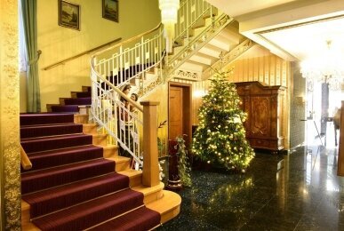 Foyer Weihnachtsbaum, Quelle: Hotel Alexandra