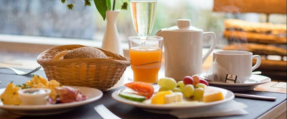 Frühstück mit Seeblick