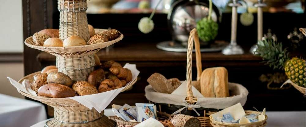 Vielfältige Brot- und Brötchenauswahl. Auch glutenfrei.