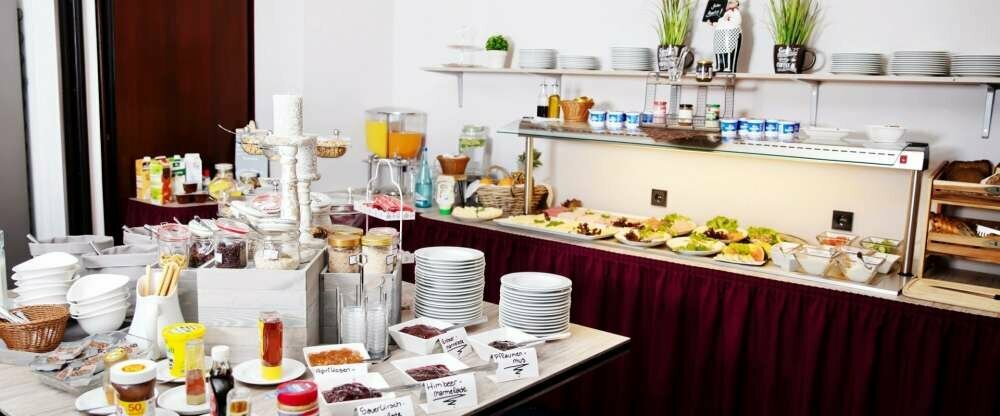 Starten Sie den tag mit einem reichhaltigem Frühstück