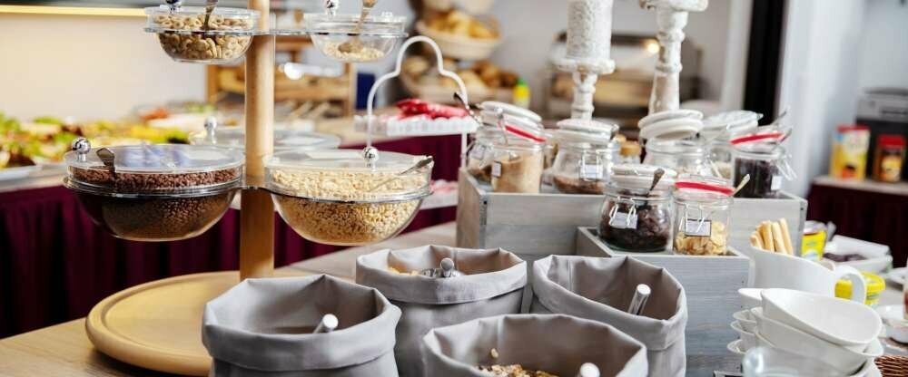 große Auswahl an Müsli und Vollwertkost