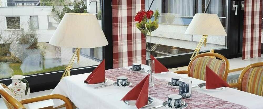 täglich von 7.30 Uhr bis 10.00 Uhr, Sonntags 8.00 Uhr bis 11.00 Uhr