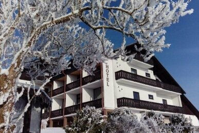 Garni Hotel & Ferienwohnungen Seeschlößchen - Hotel-Außenansicht, Quelle: Garni Hotel & Ferienwohnungen Seeschlößchen