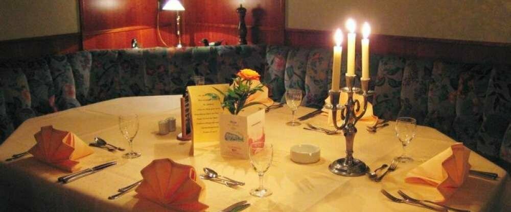 Genießen Sie ein Menu an einem unserer festlich gedeckten Tische