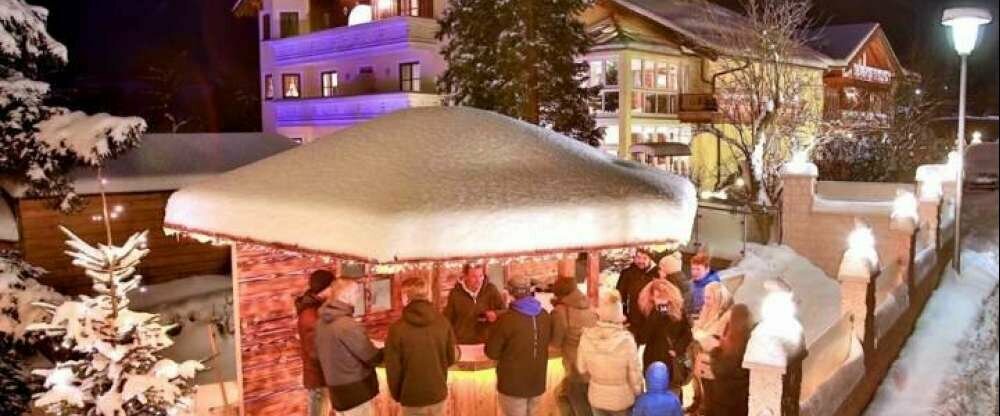 Almstüberl und Hotel im Winter