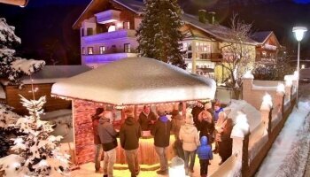 Almstüberl und Hotel im Winter
