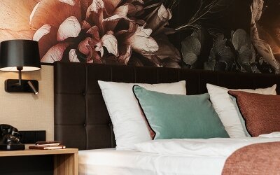Großartige Zimmer ohne Kompromisse. Great british eben. Unsere beliebtesten Zimmer. Zu Recht.
Die richtige Kategorie, wenn Sie an nichts sparen wollen, auf eine gute Lage im Haus wert legen und Sie sich auf bis zu 30 qm austoben wollen. Zweithöchste Kate