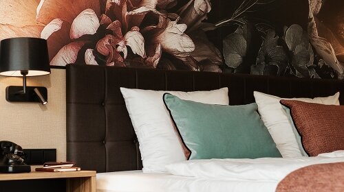 Großartige Zimmer ohne Kompromisse. Great british eben. Unsere beliebtesten Zimmer. Zu Recht.
Die richtige Kategorie, wenn Sie an nichts sparen wollen, auf eine gute Lage im Haus wert legen und Sie sich auf bis zu 30 qm austoben wollen. Zweithöchste Kate