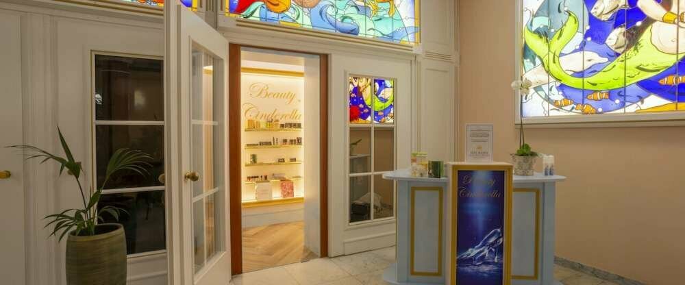 Häcker`s Grandhotel - Wellnessbereich