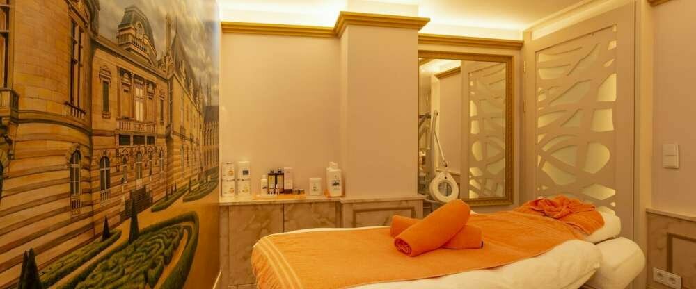 Häcker`s Grandhotel - Wellnessbereich