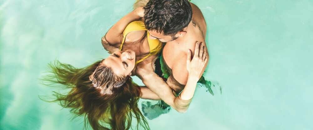 Abtauschen im 30 Grad warmen Wasser