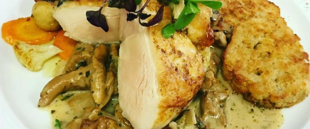 Maispoularde mit Pfifferlingen