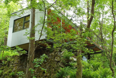 Haus an der Mauer, Quelle: Baumhaus Lodge Schrems