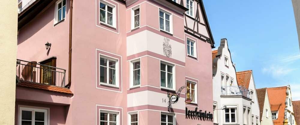 Die Front des Haupthauses. Fachwerk aus dem 15. Jarhundert