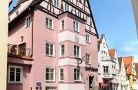 Die Front des Haupthauses. Fachwerk aus dem 15. Jarhundert