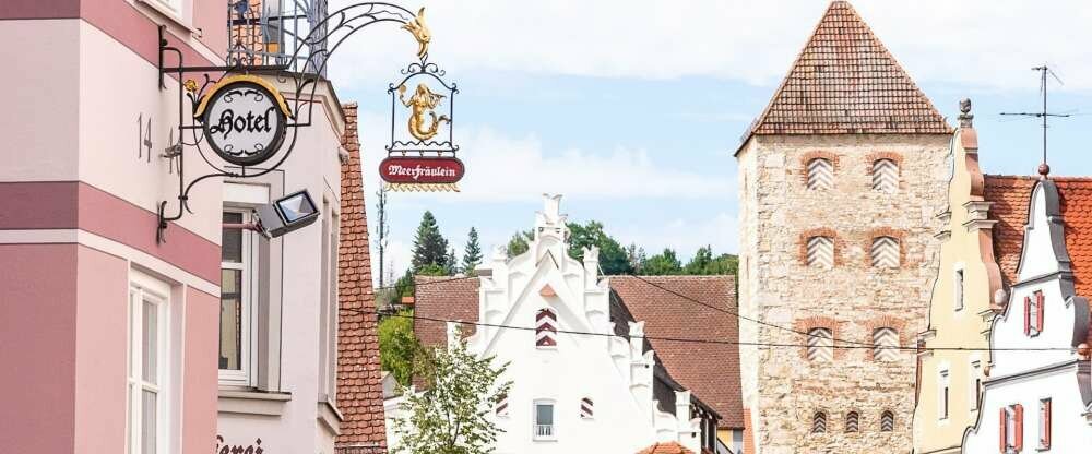 Wemding, im Jahre 793 erstmals erwähnt, hat eine fast intakte Stadtmauer mit 7 noch erhaltenen Türmen. 
