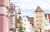 Wemding, im Jahre 793 erstmals erwähnt, hat eine fast intakte Stadtmauer mit 7 noch erhaltenen Türmen. 