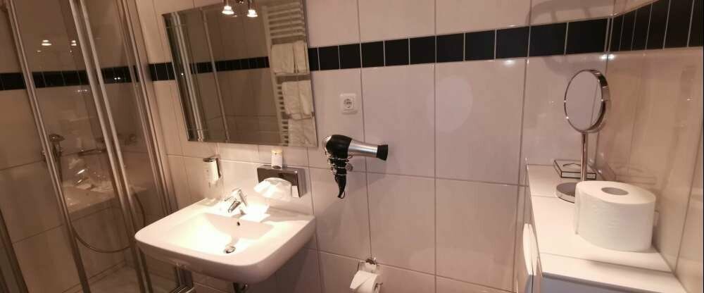 Heidehotel Soltauer Hof - Badezimmer