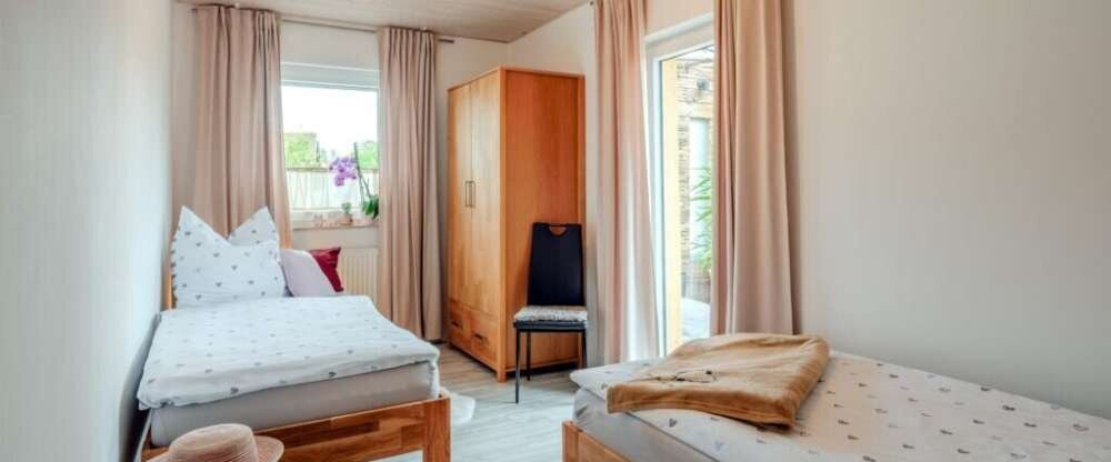 Exklusive 5-Sterne-Ferienwohnung für bis zu 6 Personen mit traumhafter Dachterrasse Erleben Sie Urlaub auf höchstem Niveau in der ca. 92 m² großen, urig-gemütlichen Ferienwohnung – perfekt für bis zu 6 Personen. Die geschmackvoll eingerichteten Räume v