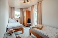 Exklusive 5-Sterne-Ferienwohnung für bis zu 6 Personen mit traumhafter Dachterrasse Erleben Sie Urlaub auf höchstem Niveau in der ca. 92 m² großen, urig-gemütlichen Ferienwohnung – perfekt für bis zu 6 Personen. Die geschmackvoll eingerichteten Räume v