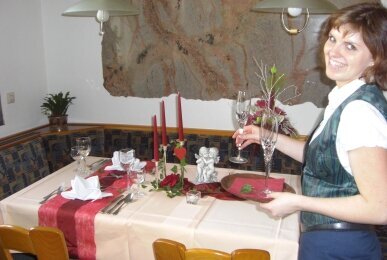 hier wird fürs Candle Light gedeckt, Quelle: Hotel - Restaurant Sonneck