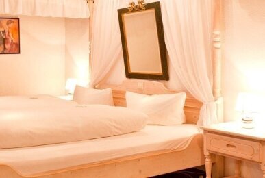Himmelbettzimmer, Quelle: Seebauer Hotel Gut Wildbad