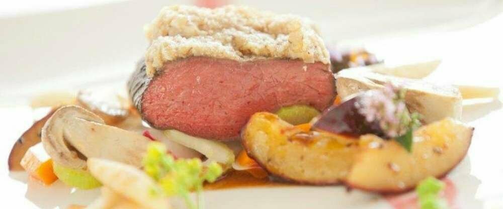 Hirschrücken in Nusskruste