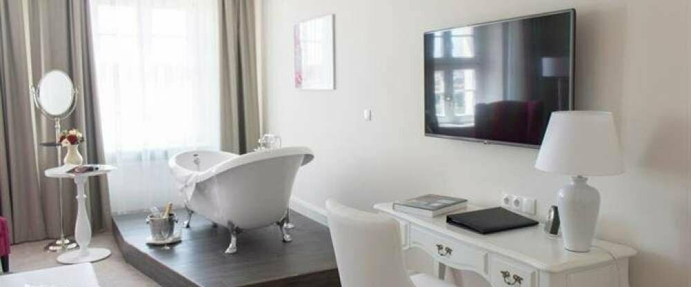 Hochzeitssuite mit freistehender Badewanne