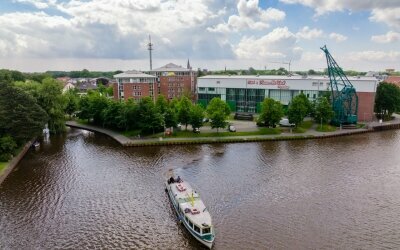 Hotel Alte Werft - Hotel-Außenansicht - Hafenrundfahrt