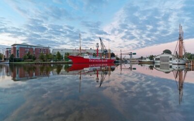 Hotel Alte Werft - Hotel-Außenansicht - Andocken der Elbe1