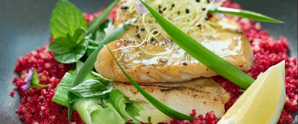 Gebratenes Zanderfilet mit Rote Beete Couscous und Lauch-Sahne-Gemüse