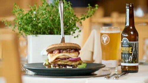 RLB84-Burger mit Vollkorn-Bun, Putenfleisch, Whiskey-Mayonnaise